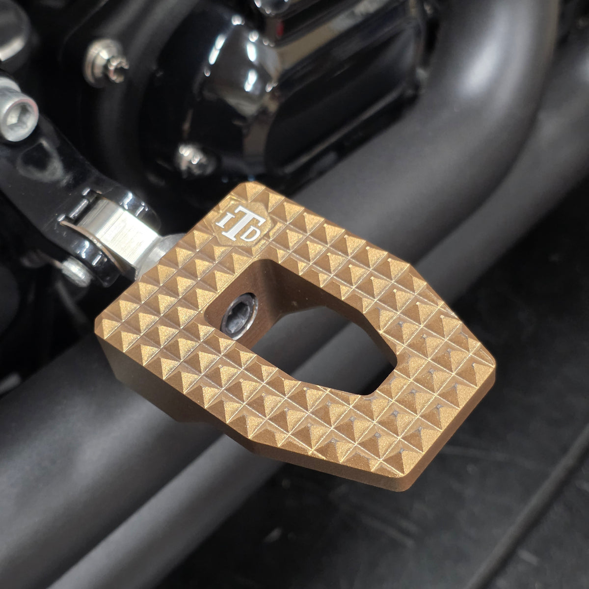 Genesis Rider / Passenger / Highway Footpegs | Harley-Davidson