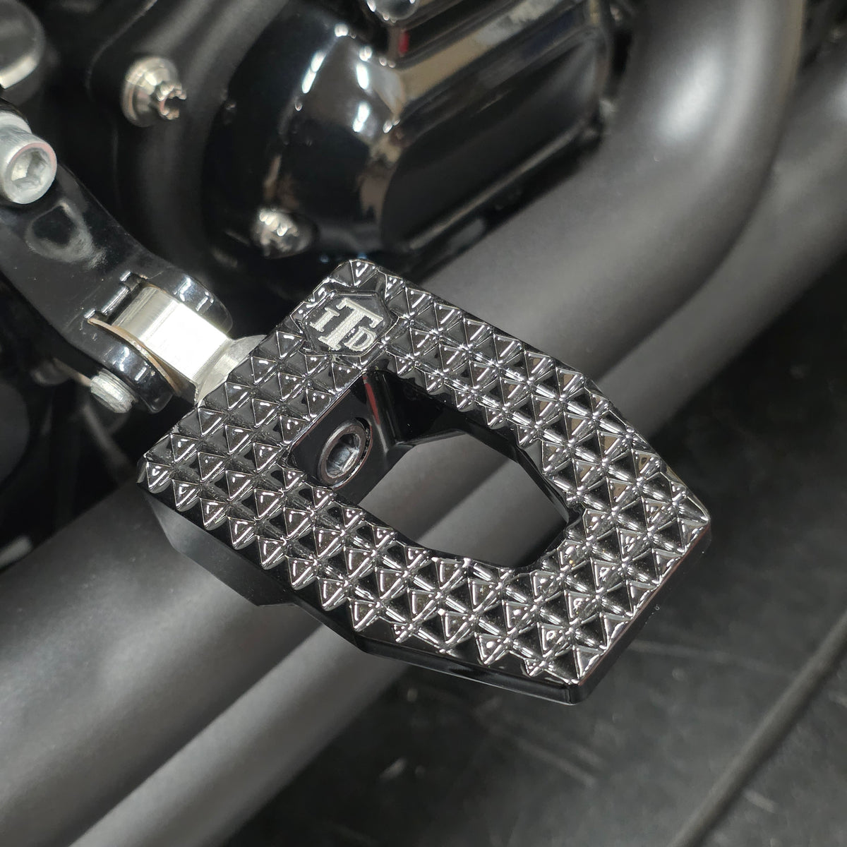 Genesis Rider / Passenger / Highway Footpegs | Harley-Davidson