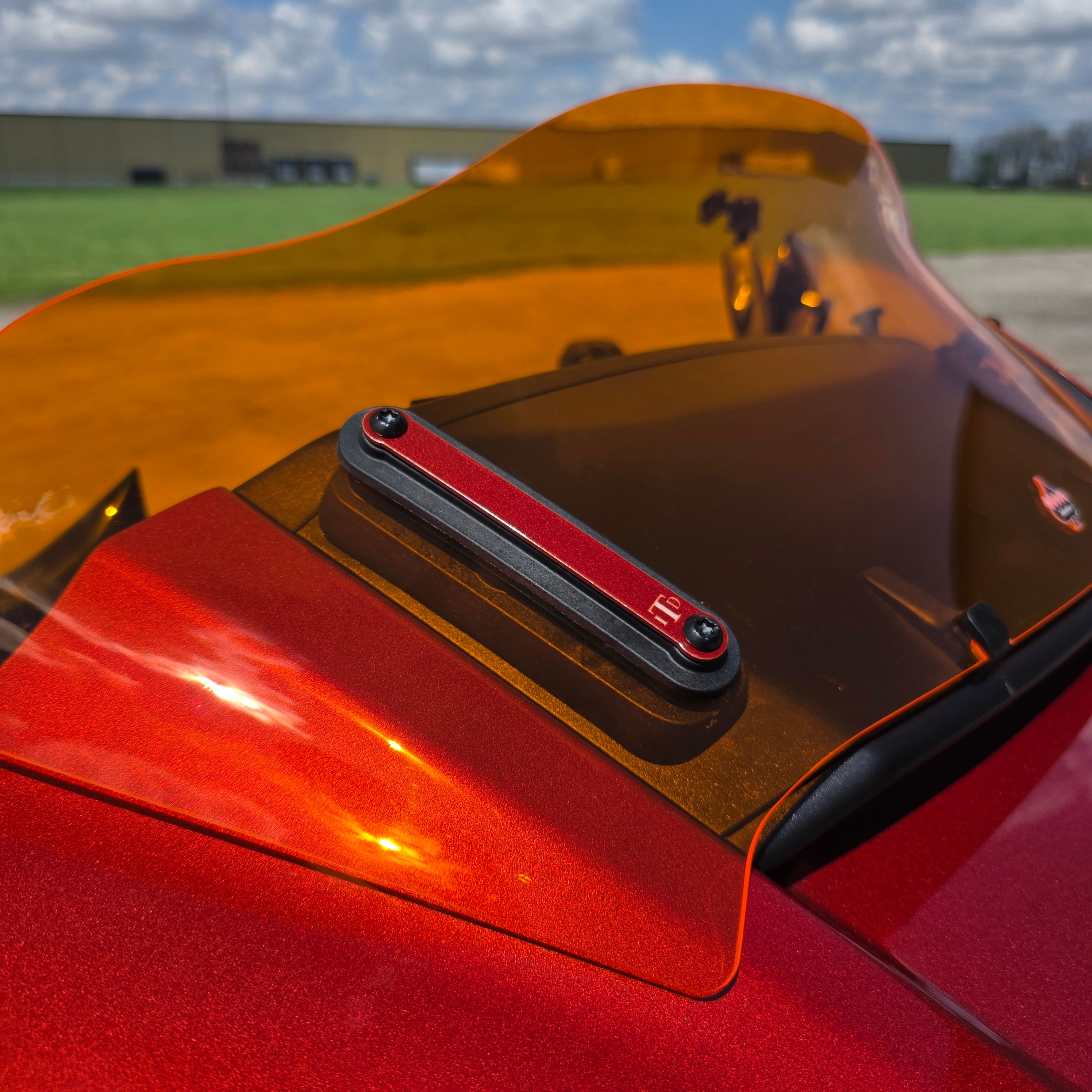 23.5+ Street Glide KW Windshield Trim