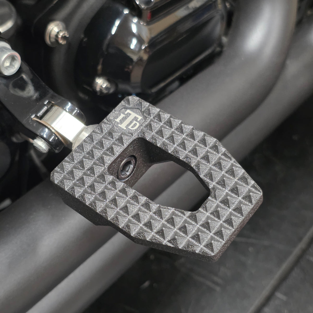 Genesis Rider / Passenger / Highway Footpegs | Harley-Davidson