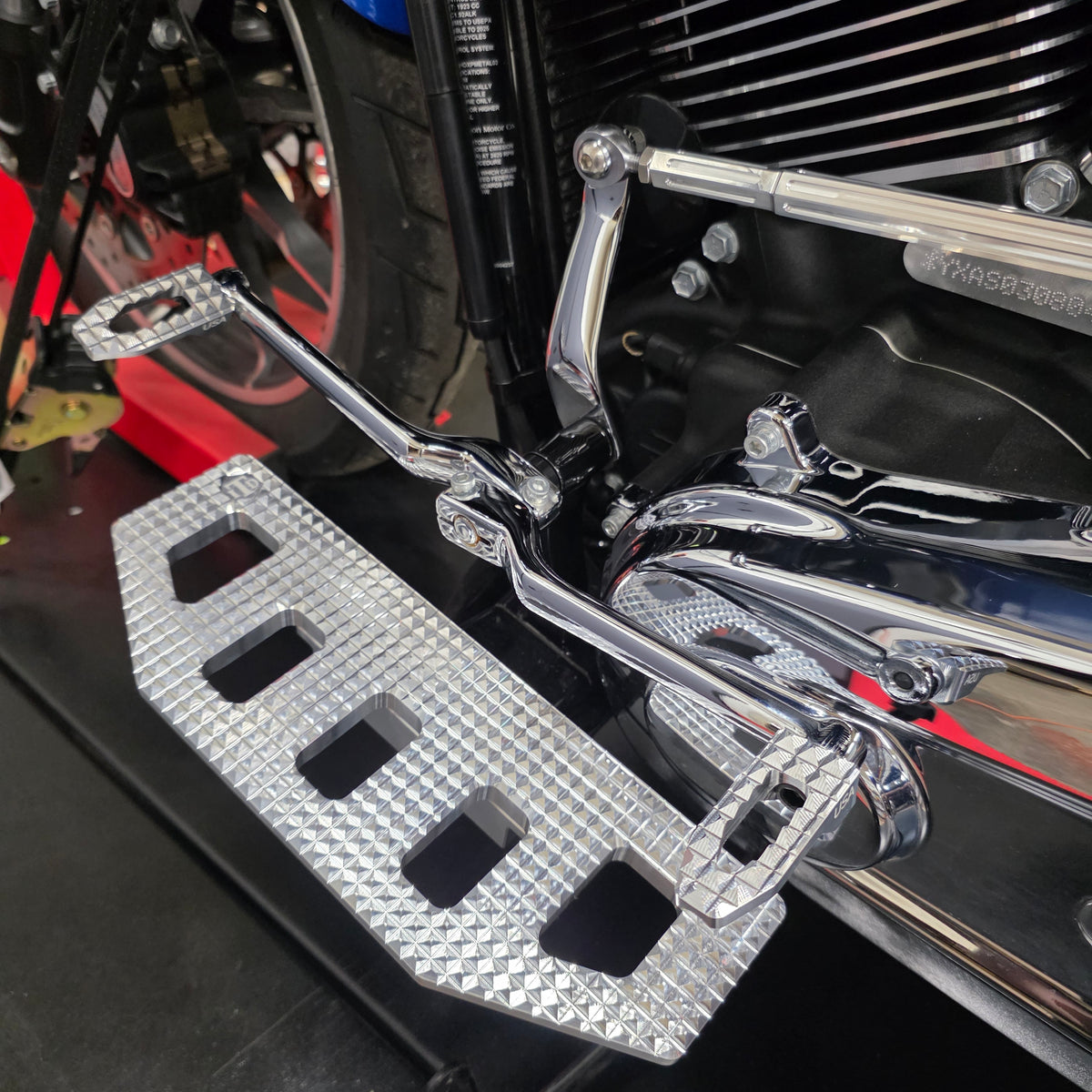 Genesis M8 Softail Rider Floorboards | Harley-Davidson