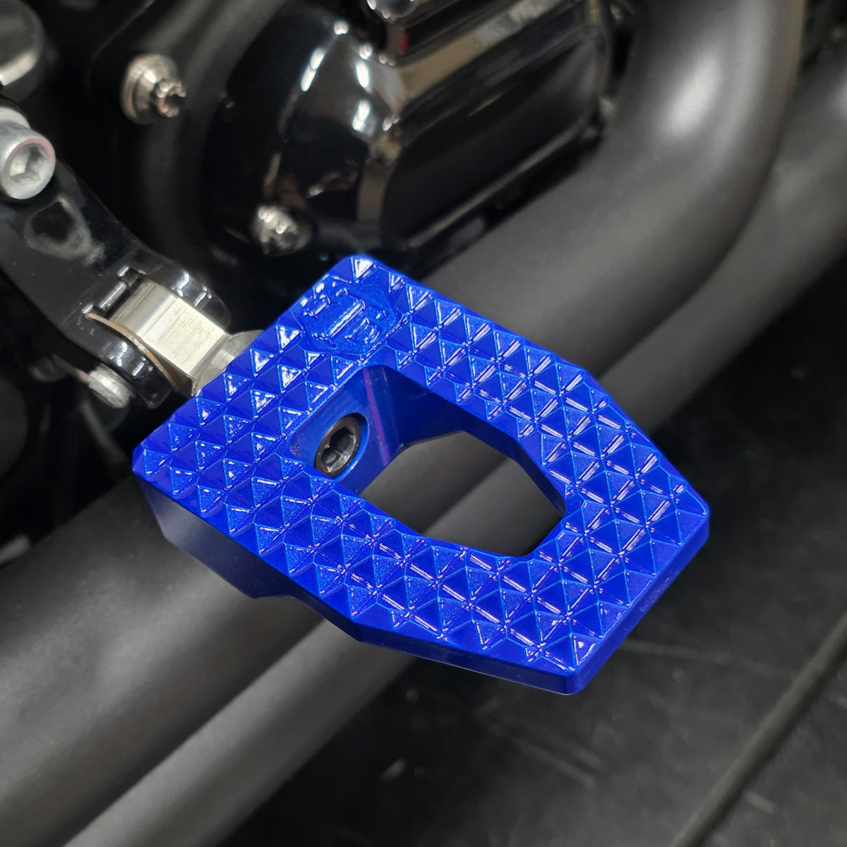Genesis Rider / Passenger / Highway Footpegs | Harley-Davidson